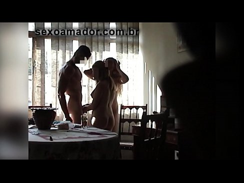 ❤️ Amigos sexuais convidam um homem gigante e uma ménage à trois com ele ️ Sexo superior em pt-br.risegame.top ❌❤