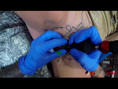 ❤️ Extremamente tatuada, a brasa Sully Savage fez uma tatuagem em seu clítoris ️ Sexo superior em pt-br.risegame.top ❌❤